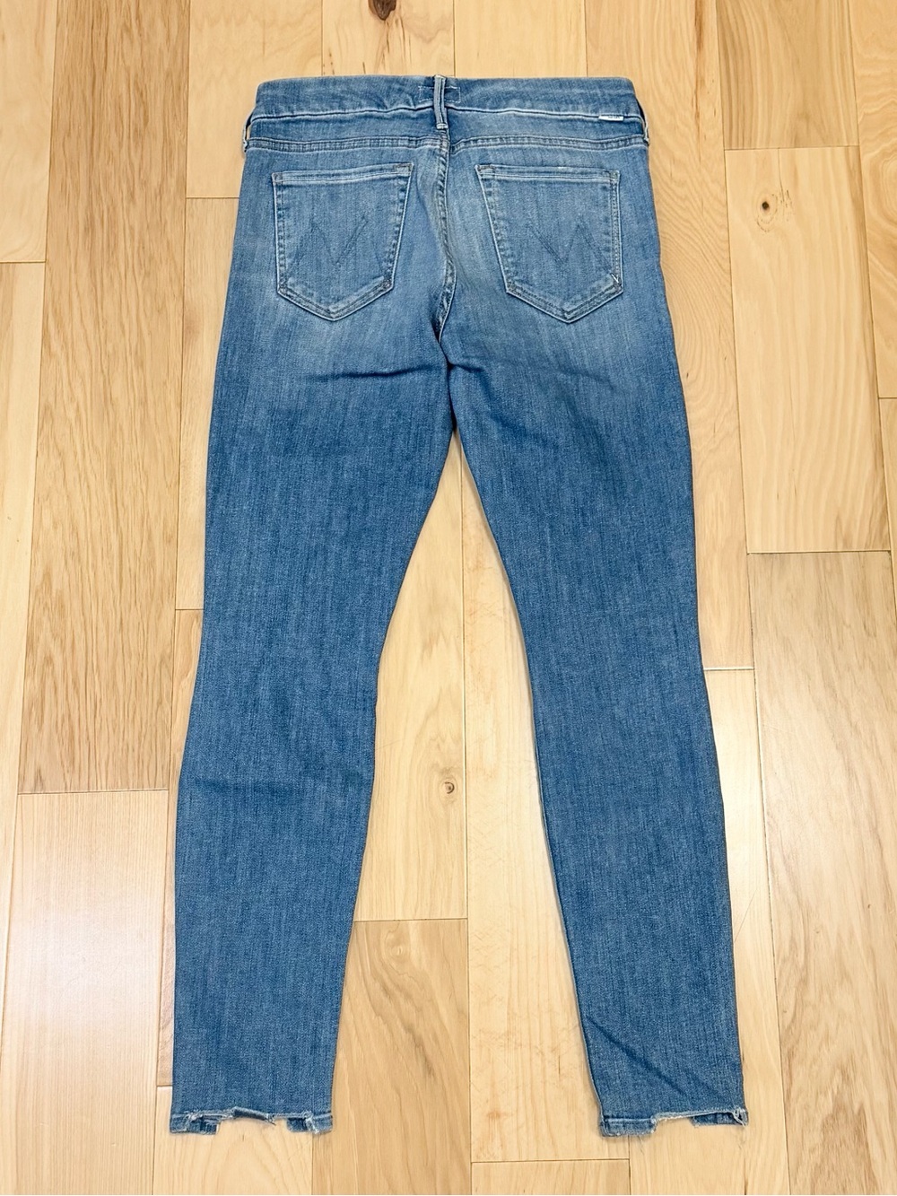 MOTHER Women’s The Looker Ankle Chew Denim Jeans in Mums the Word - Picture 2 of 10